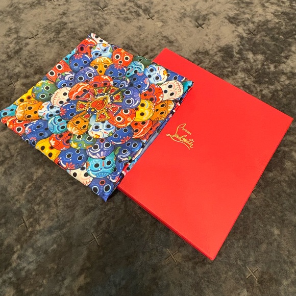 Christian Louboutin - Picture 8 of 11